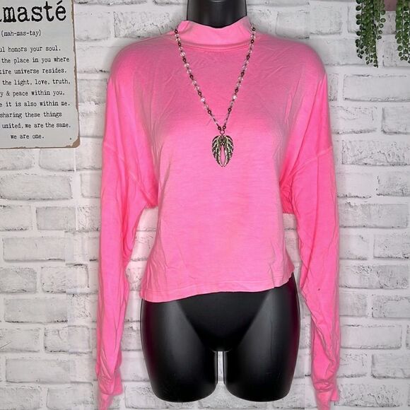 NWT Wild Fable Darling Pink Cropped Sweatshirt Top Size Small - Picture 1 of 5